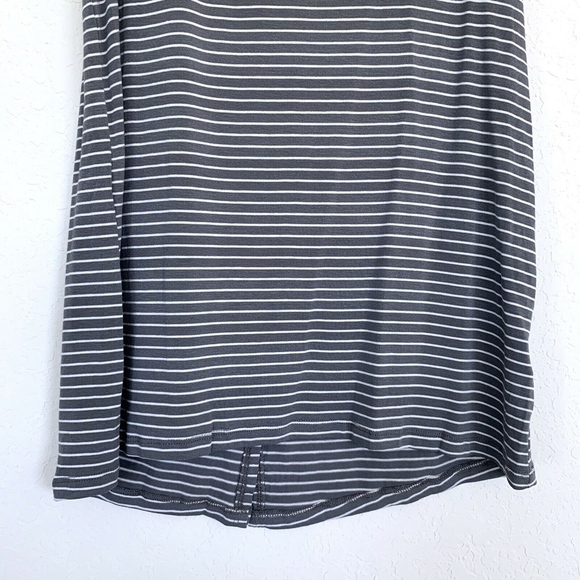 Old Navy Gray White Stripe Sleeveless Tank Top - Picture 3 of 6